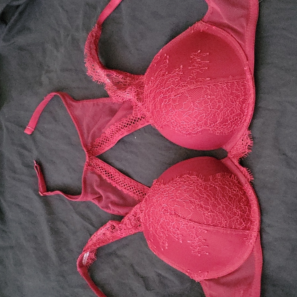 Victoria's Secret Very Sexy Push Up Maroon bra, sz 34B